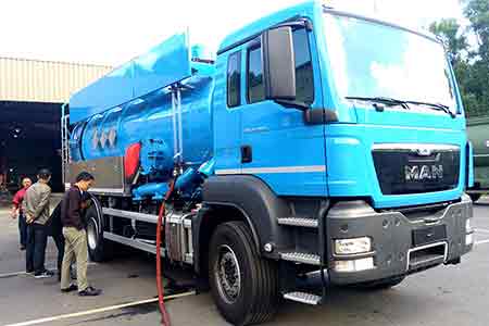 肯富来星空网页版·官方站在线登入在市政行业吸污车使用现场